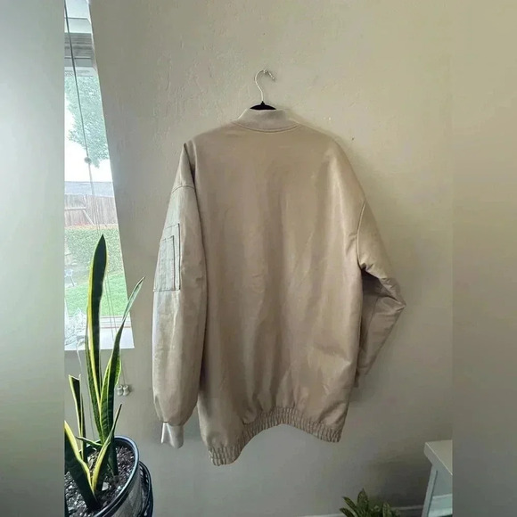 THE FRANKIE SHOP Oversized faux leather bomber jacket - Picture 7 of 8